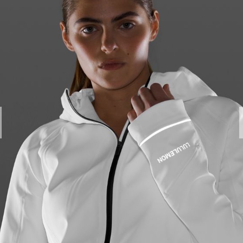 Lululemon cross chill jacket.